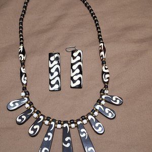 TRIBAL NECKLACE AND EARRING.